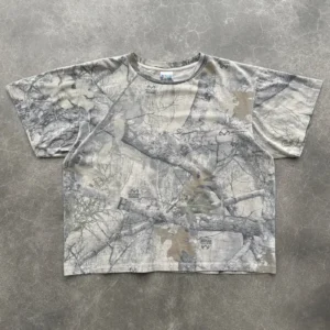 Akimbo Chain-Peeker Light-Weight Tee Realtree Camo front view