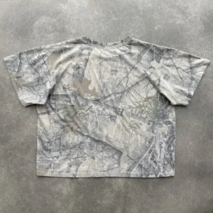 Akimbo Chain-Peeker Light-Weight Tee Realtree Camo back view