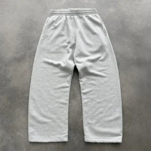 Akimbo Straight-Leg Sweatpants front view featuring a relaxed fit, straight-leg design, and comfortable elastic waistband