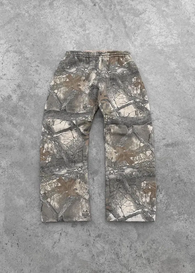 Akimbo Realtree Sweatpants - Front View Akimbo Realtree sweatpants front view showing straight leg fit and camo pattern on a plain background